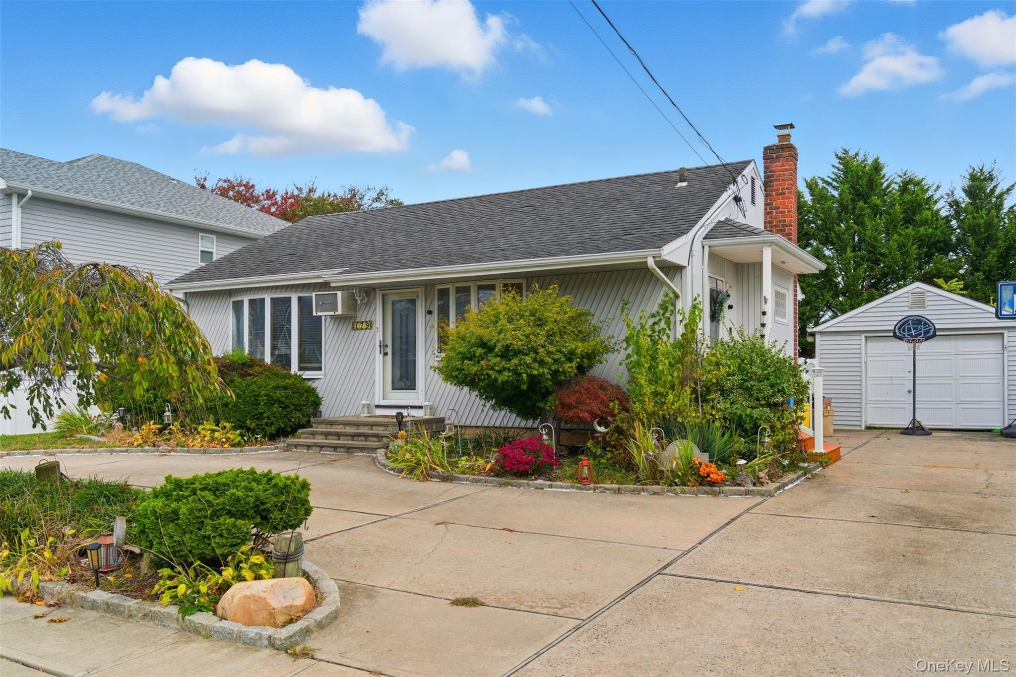 179 Park Lane, Massapequa, NY 11758