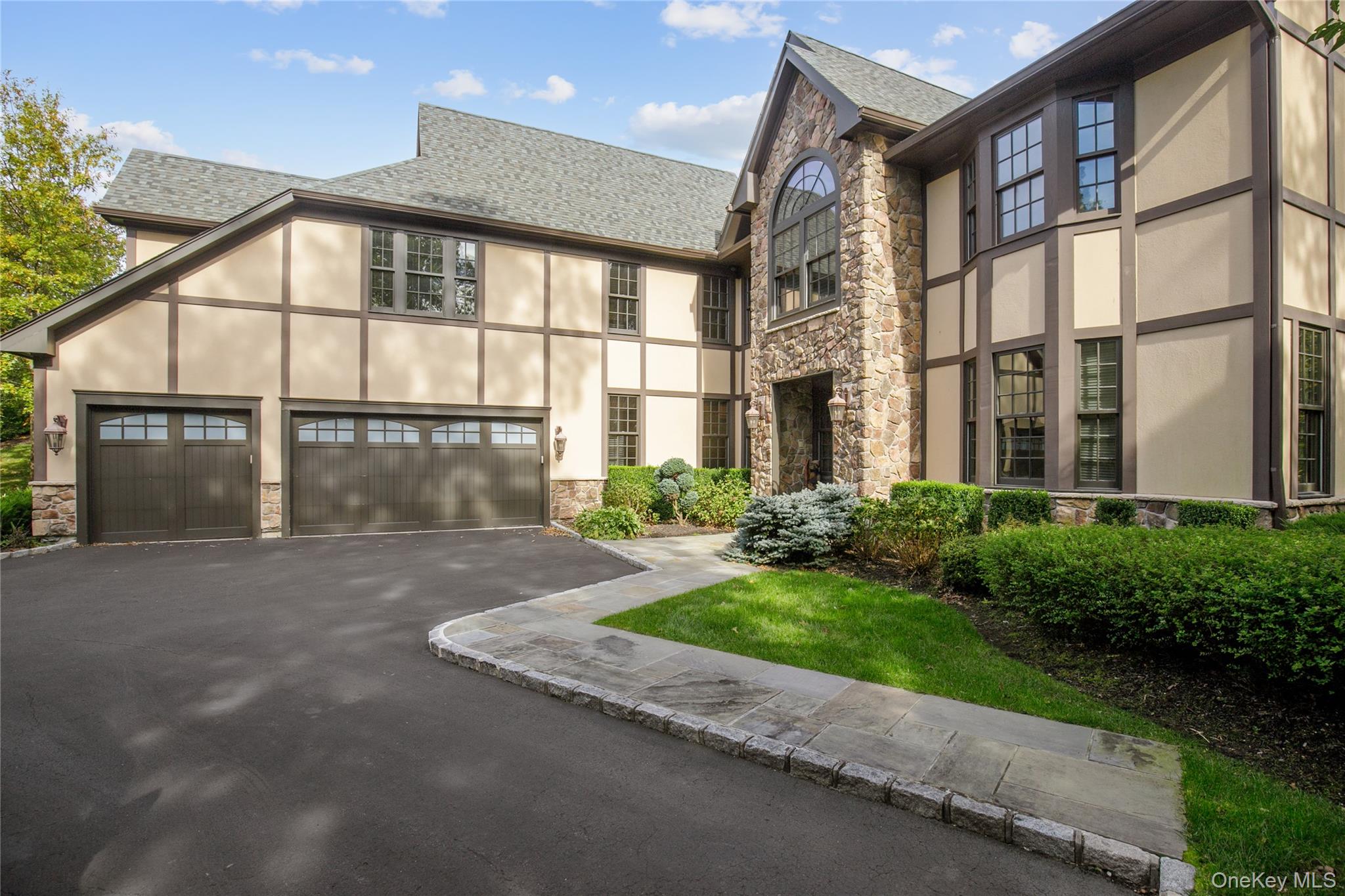 2 Earle Drive, Muttontown, NY 11791