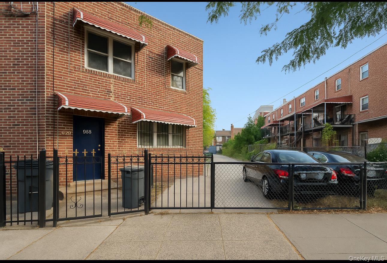 932 Adee Ave, Bronx, NY 10469