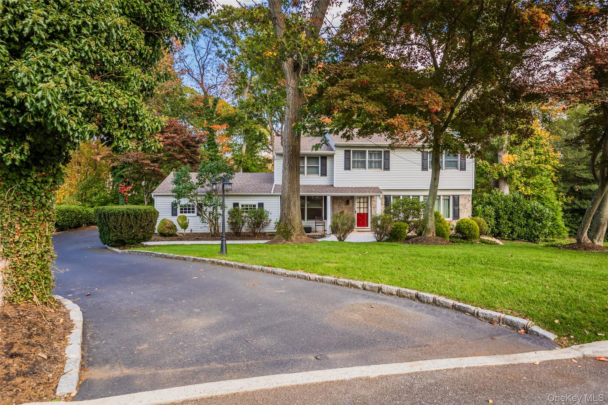 7 Carriage Lane, Setauket, NY 11733