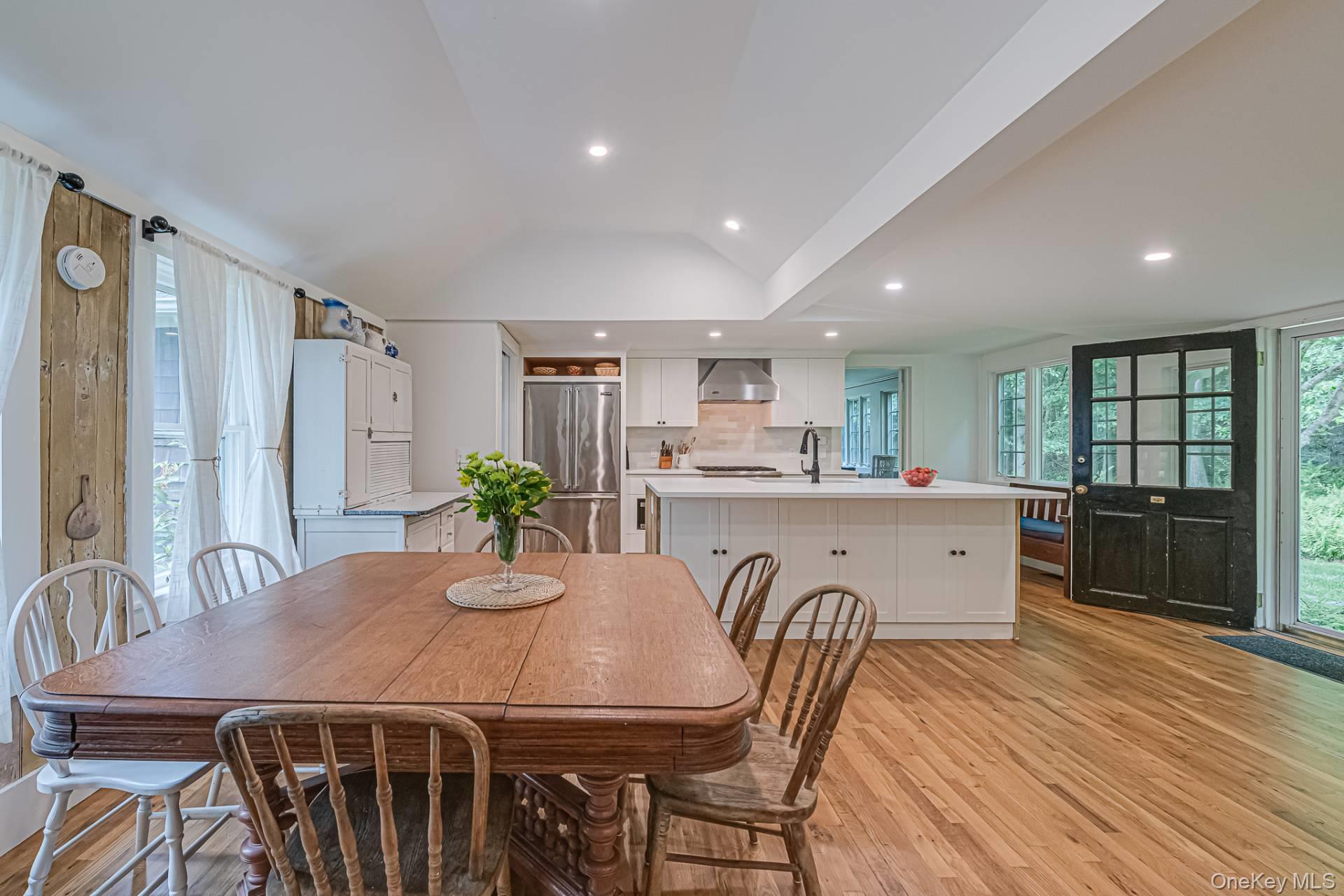 2 Turtle Pond Road, Southampton, NY 11968