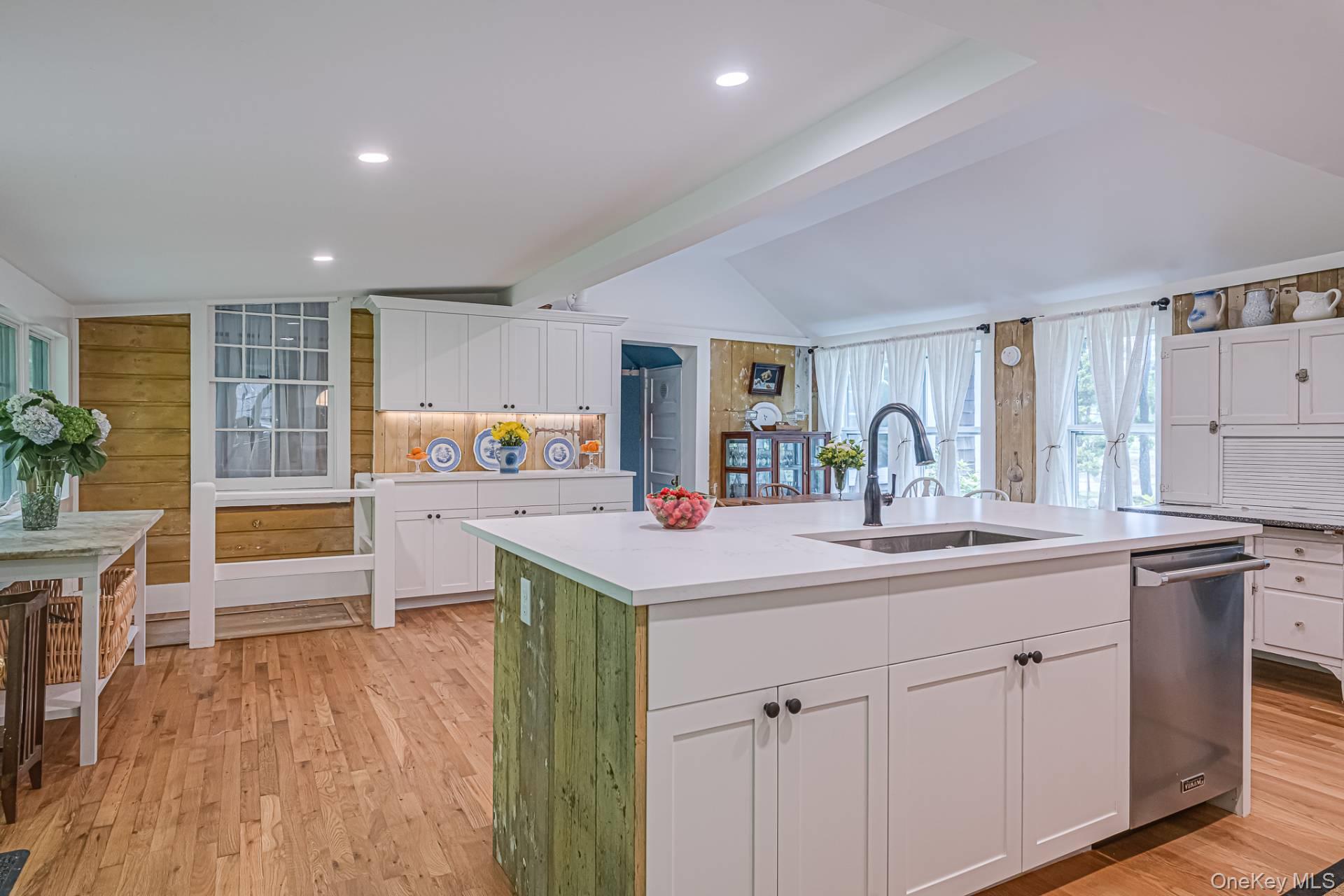 2 Turtle Pond Road, Southampton, NY 11968