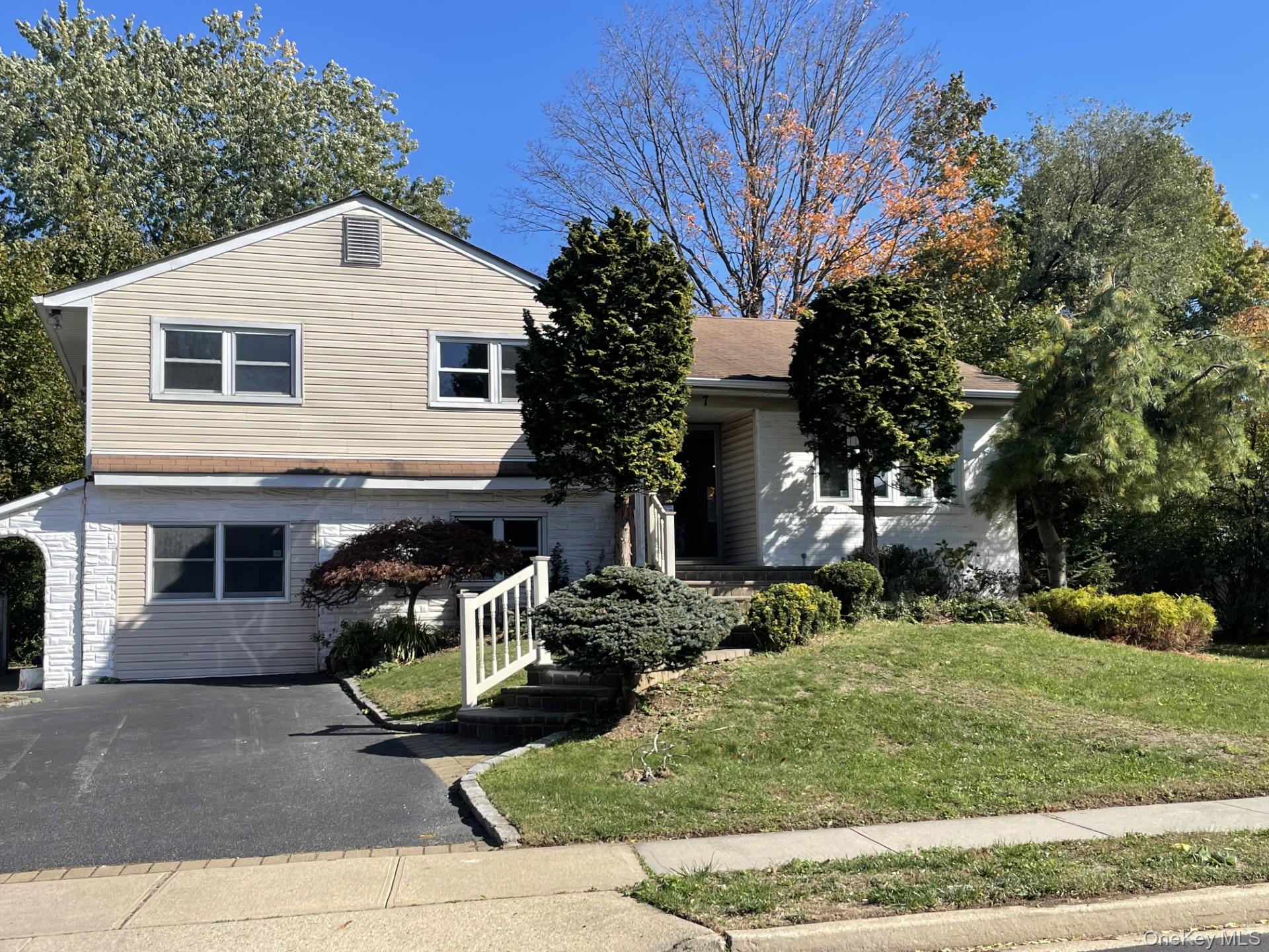 7 Frederick Drive, Plainview, NY 11803