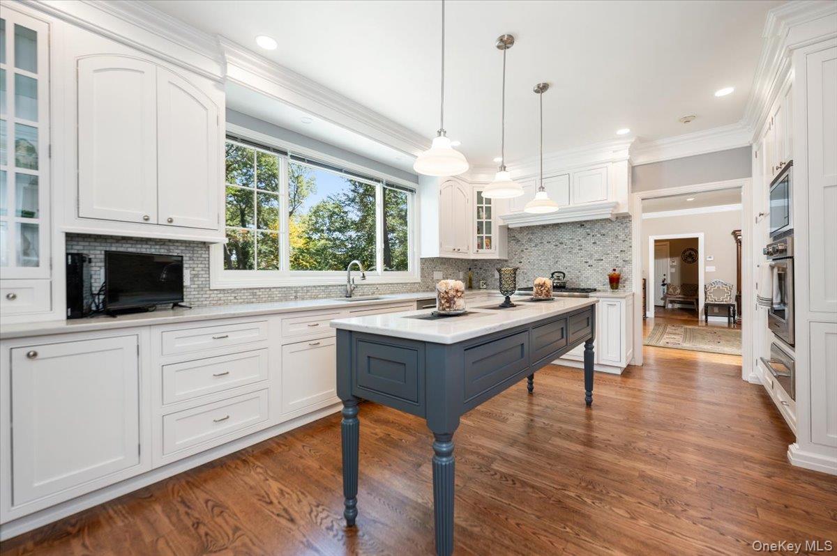 155 Jennings Road, Cold Spring Harbor, NY 11724