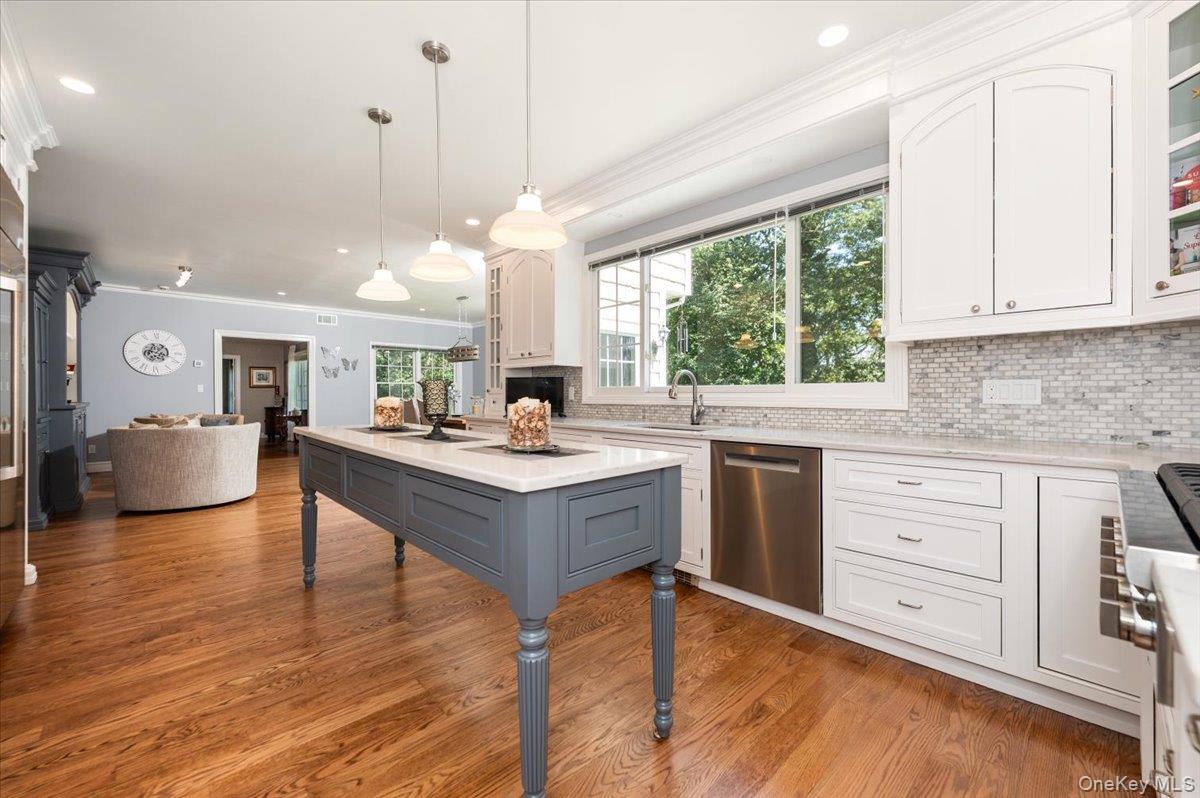 155 Jennings Road, Cold Spring Harbor, NY 11724