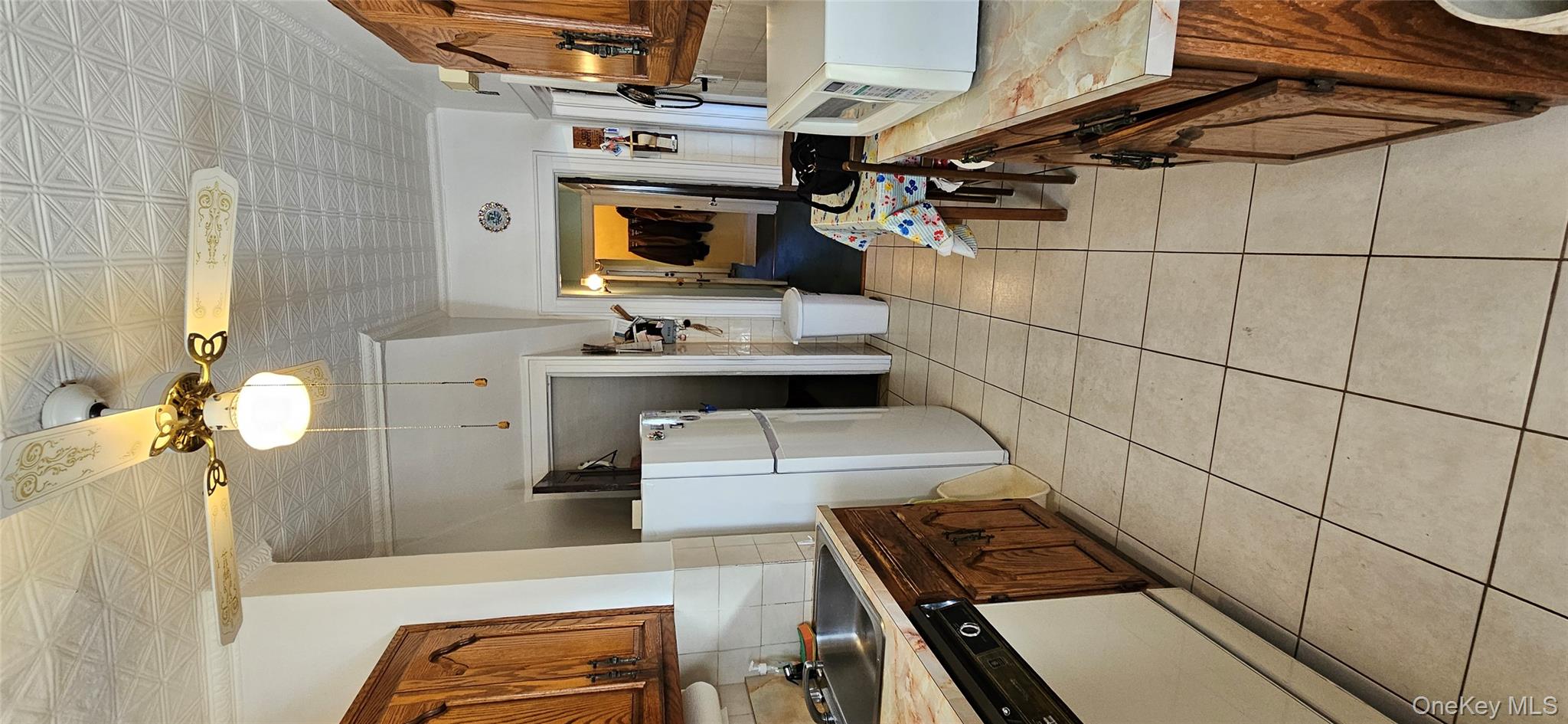 7854 75th Street, Glendale, NY 11385