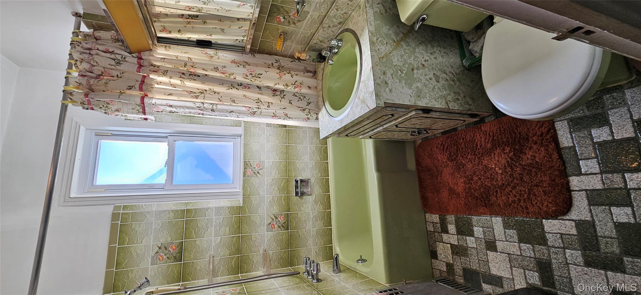 7854 75th Street, Glendale, NY 11385