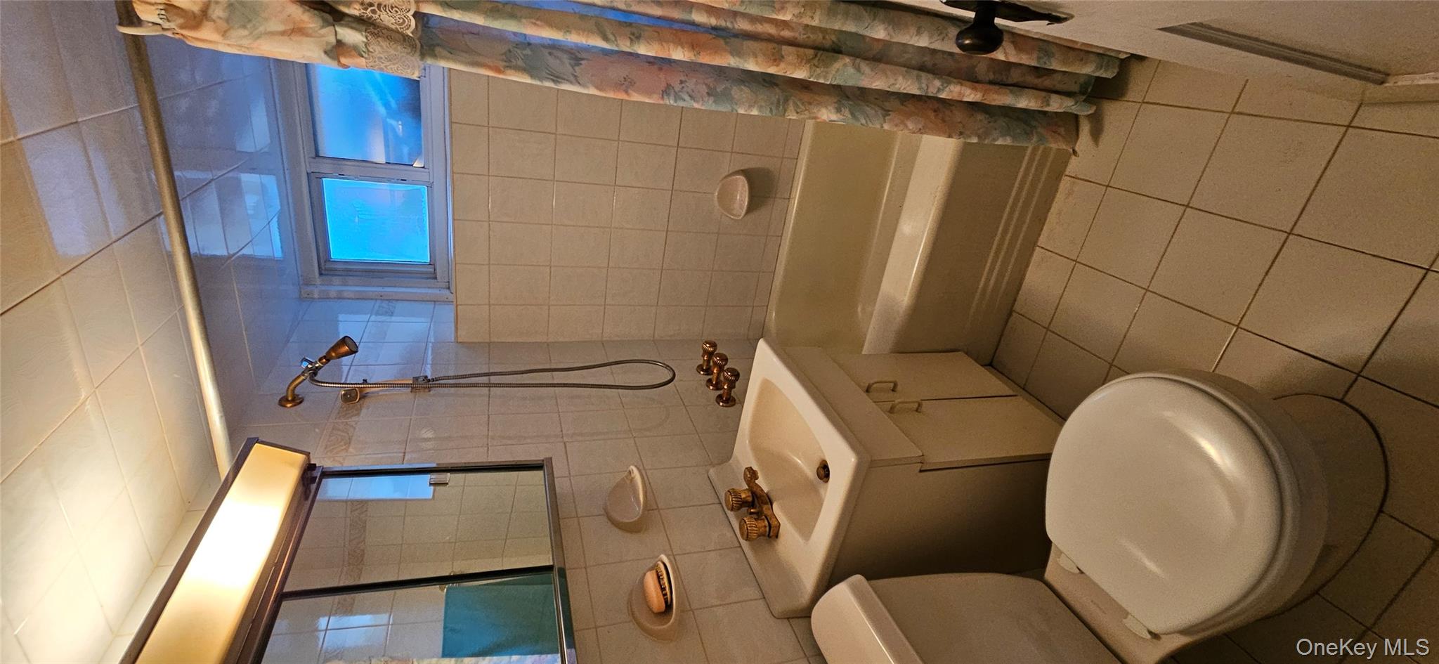 7854 75th Street, Glendale, NY 11385