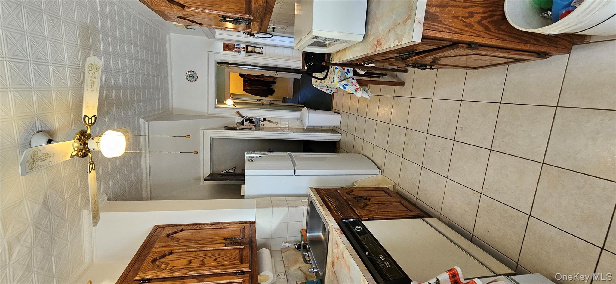 7854 75th Street, Glendale, NY 11385