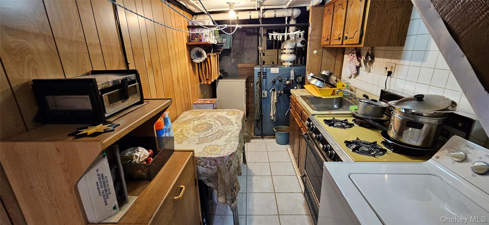 7854 75th Street, Glendale, NY 11385