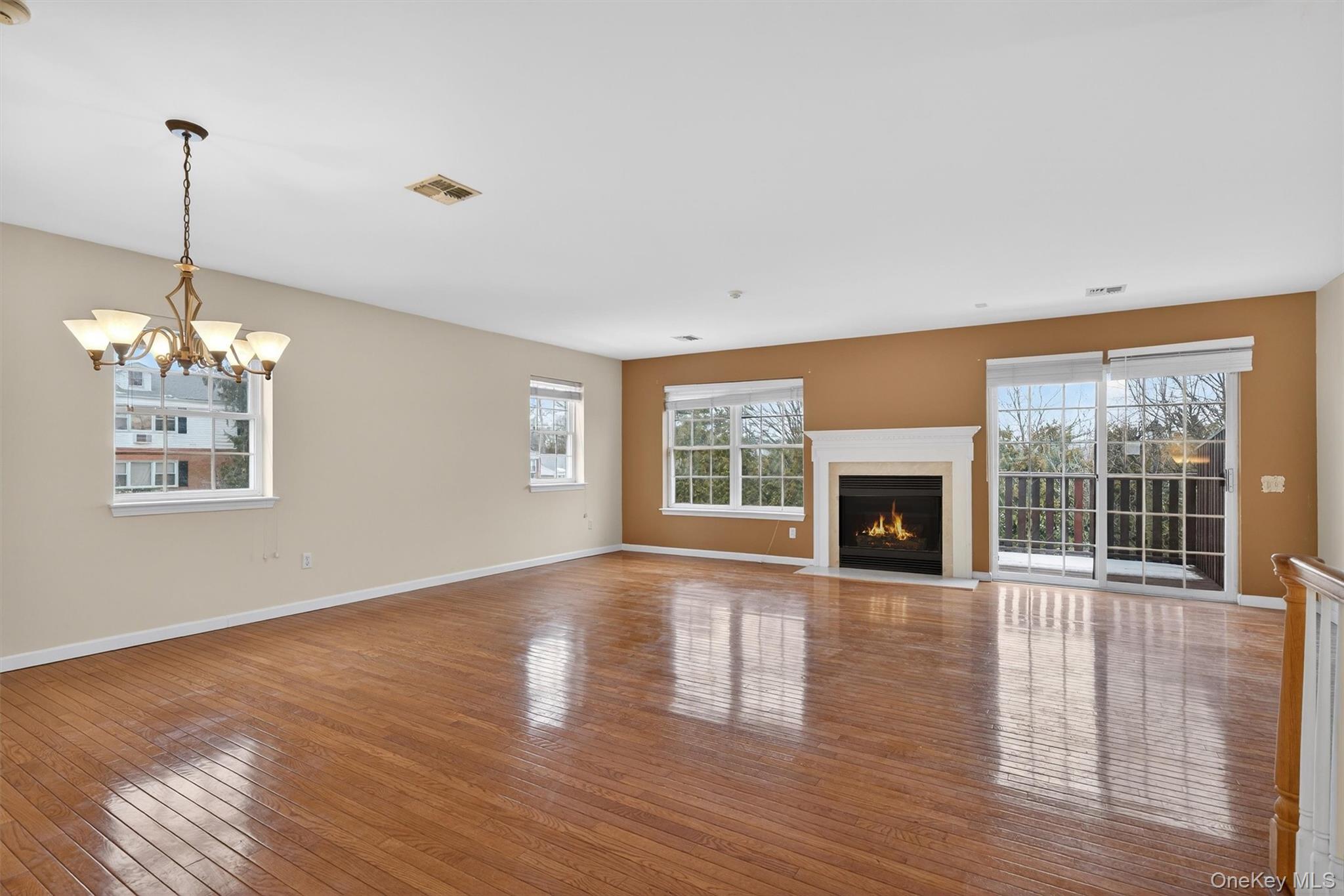 77 Jamie Court, Suffern, NY 10901