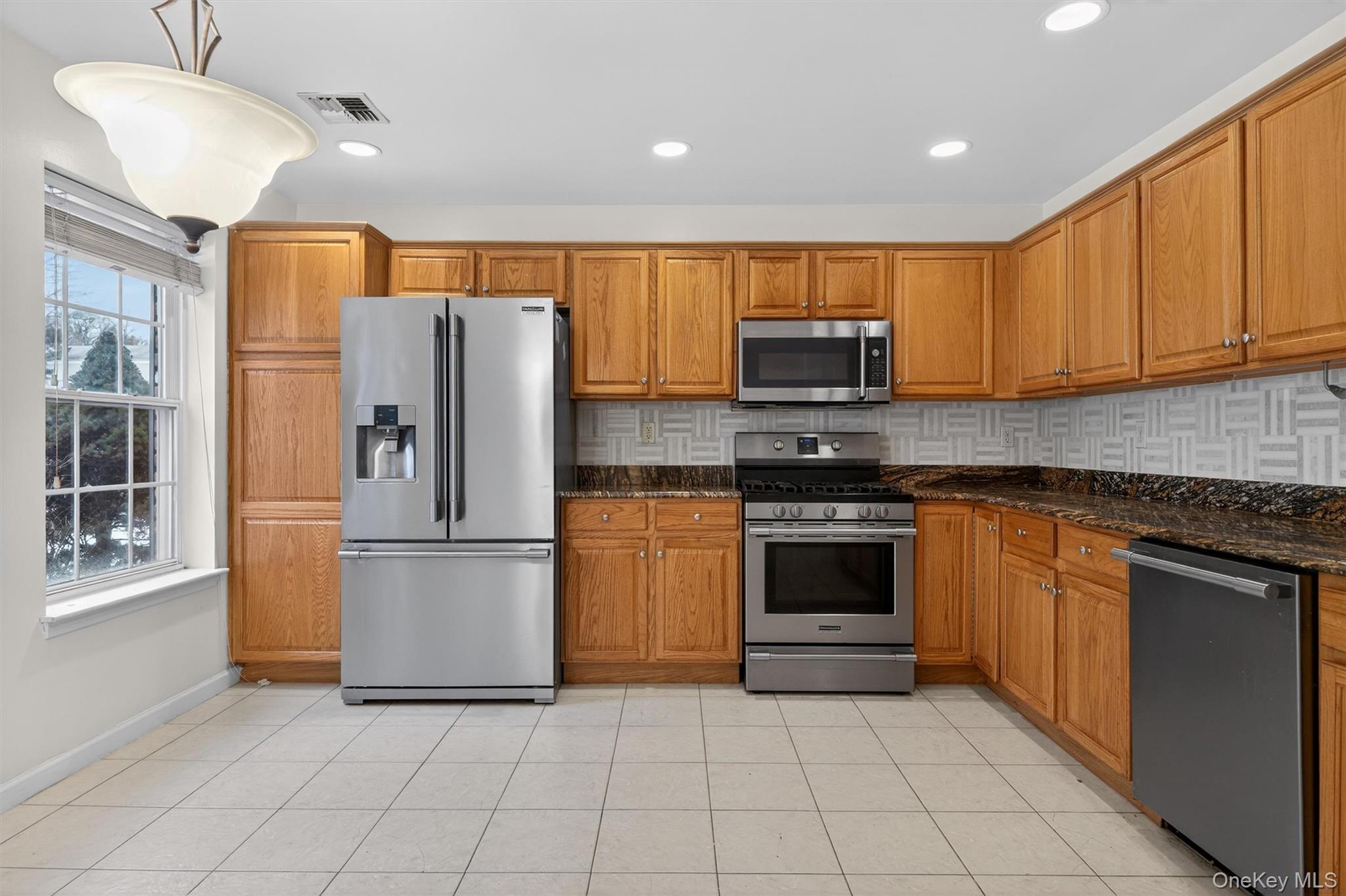 77 Jamie Court, Suffern, NY 10901