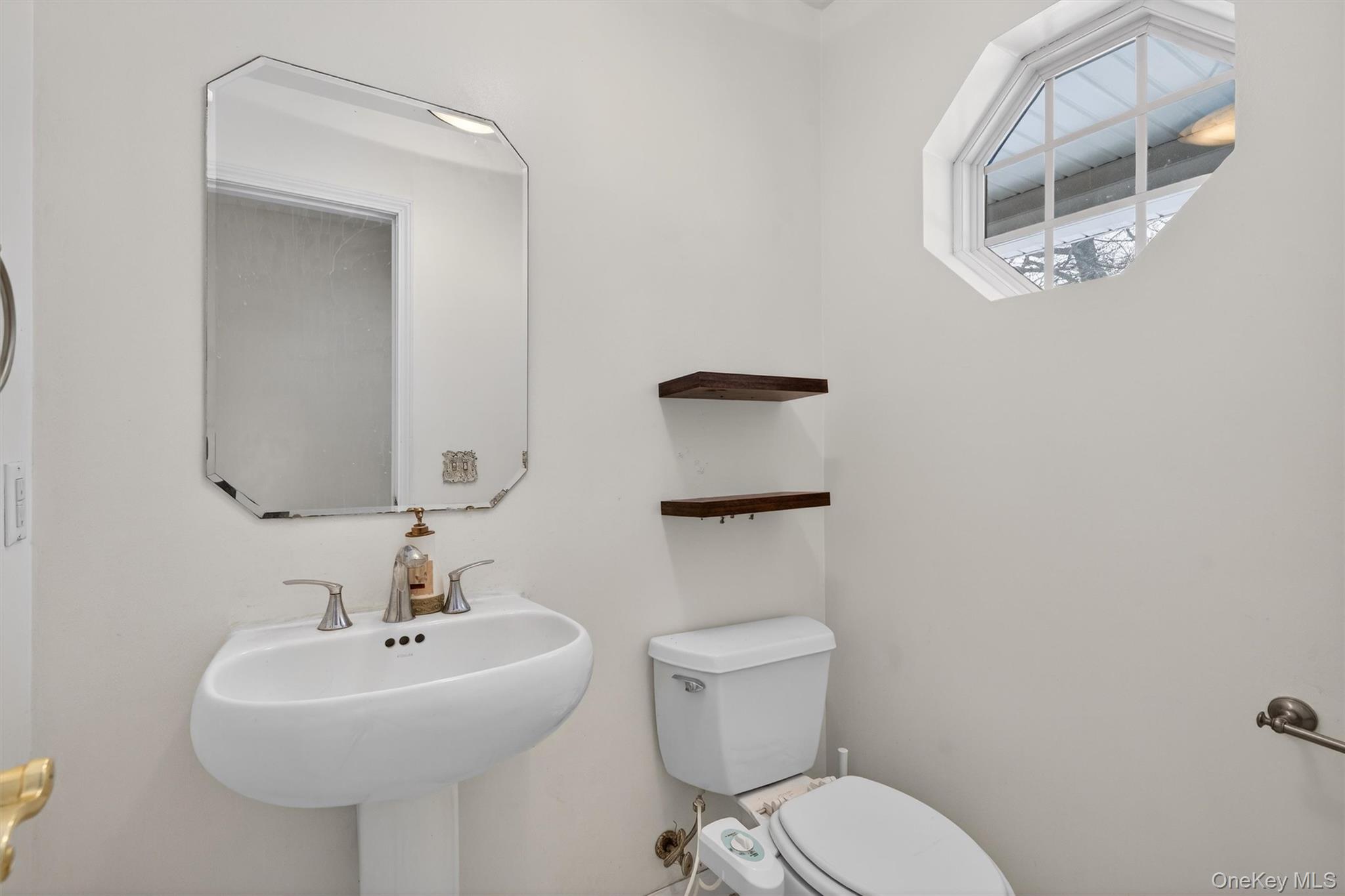 77 Jamie Court, Suffern, NY 10901