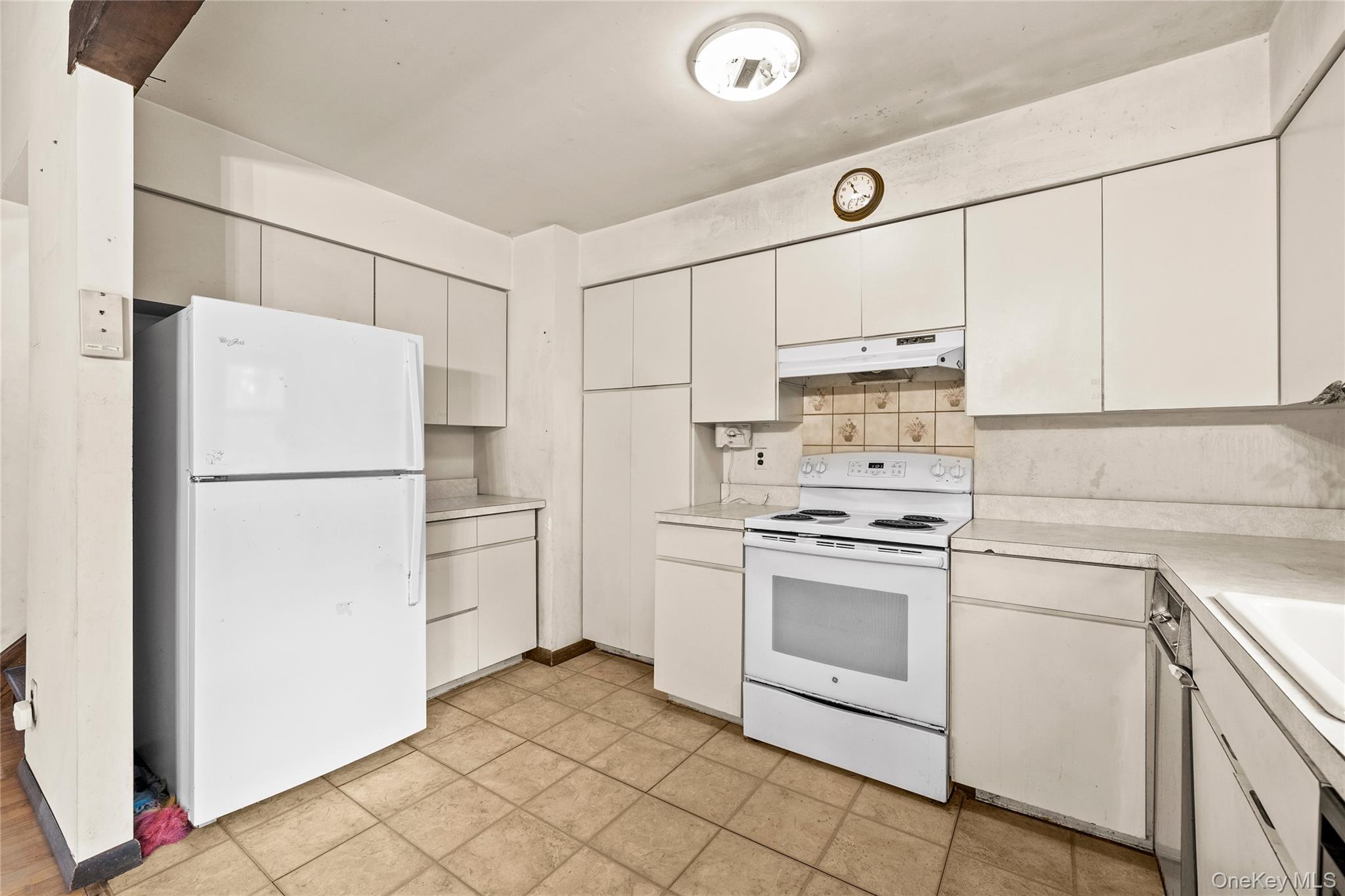 4 Acorn Path, East Quogue, NY 11942