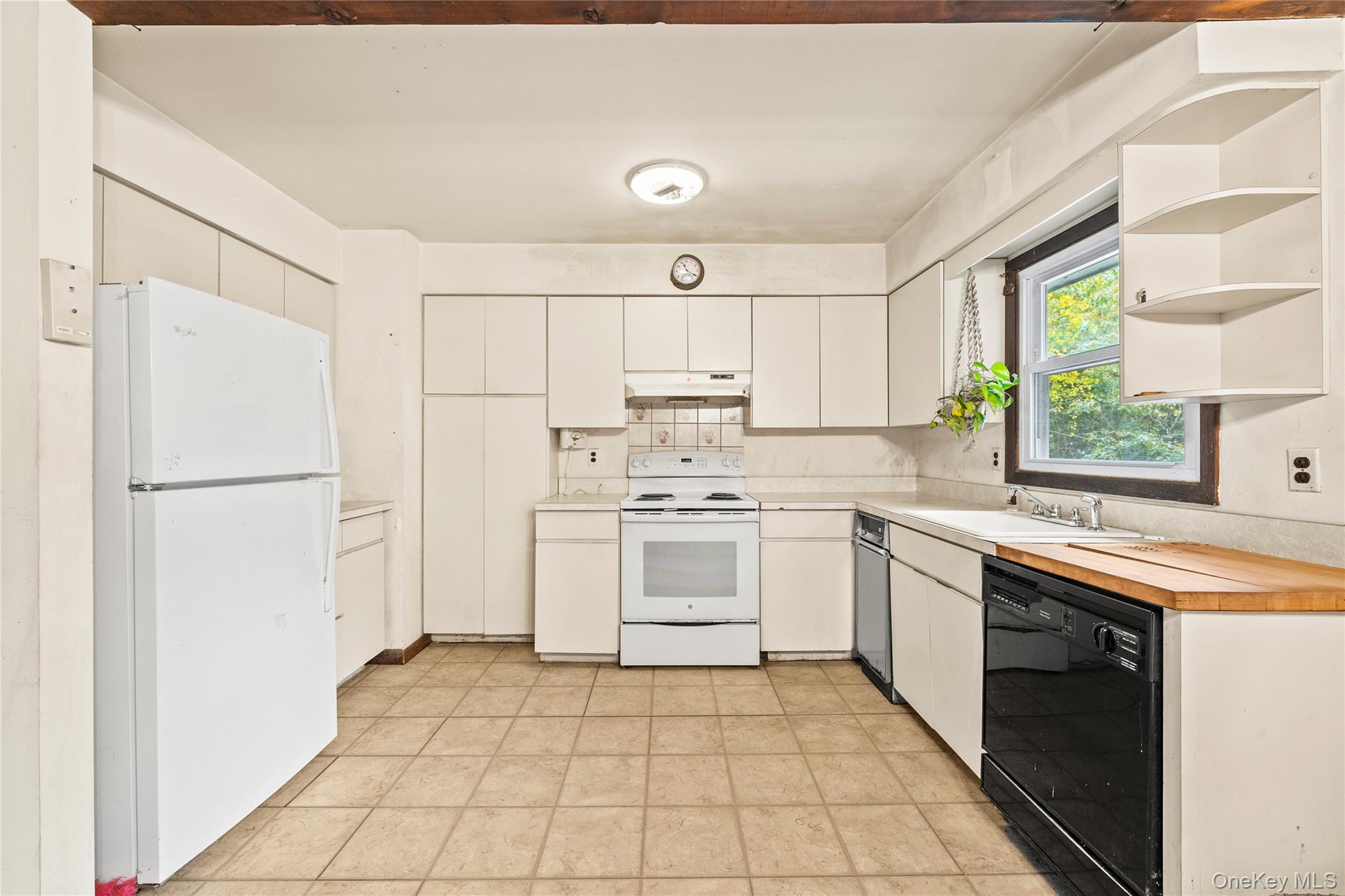 4 Acorn Path, East Quogue, NY 11942