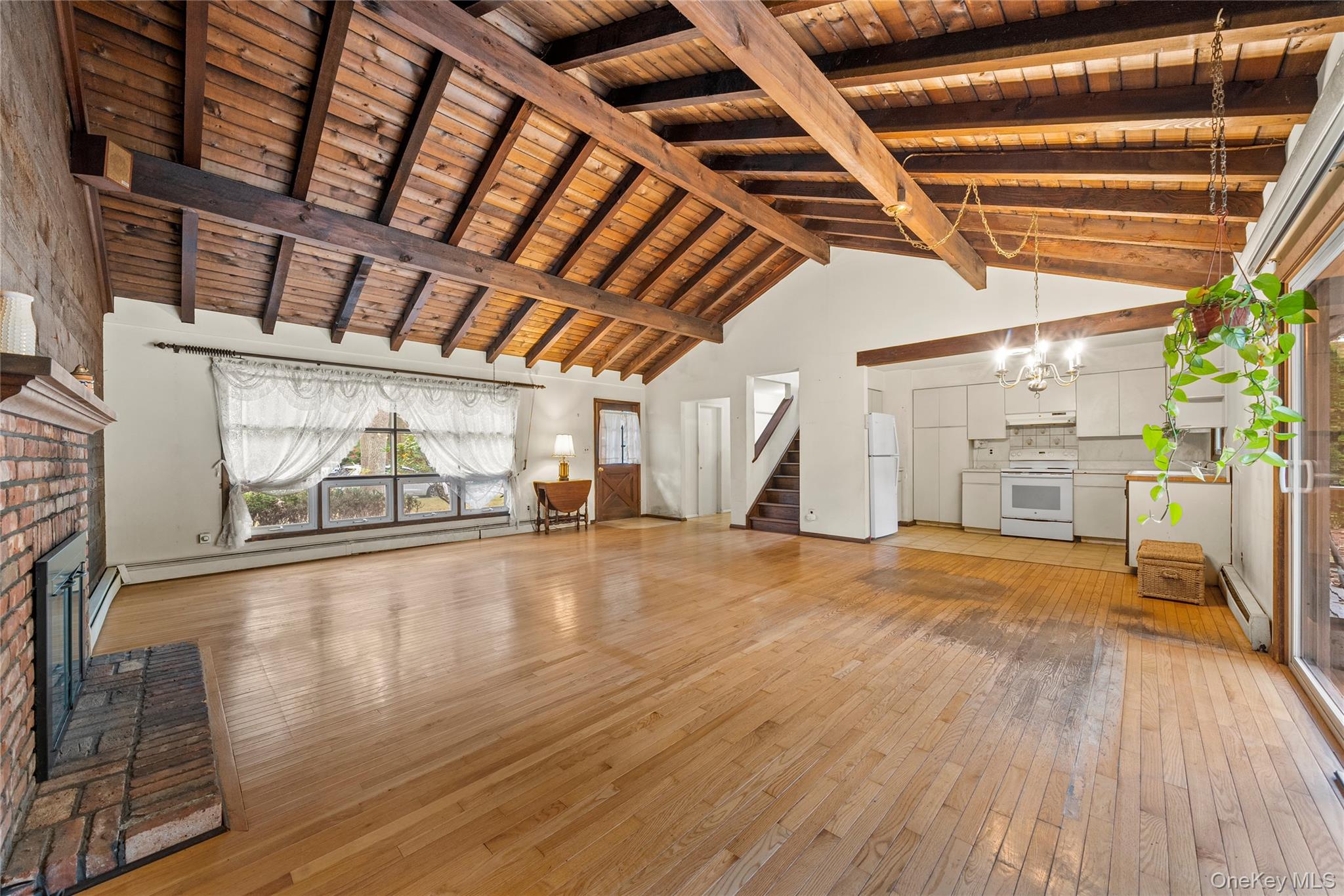 4 Acorn Path, East Quogue, NY 11942