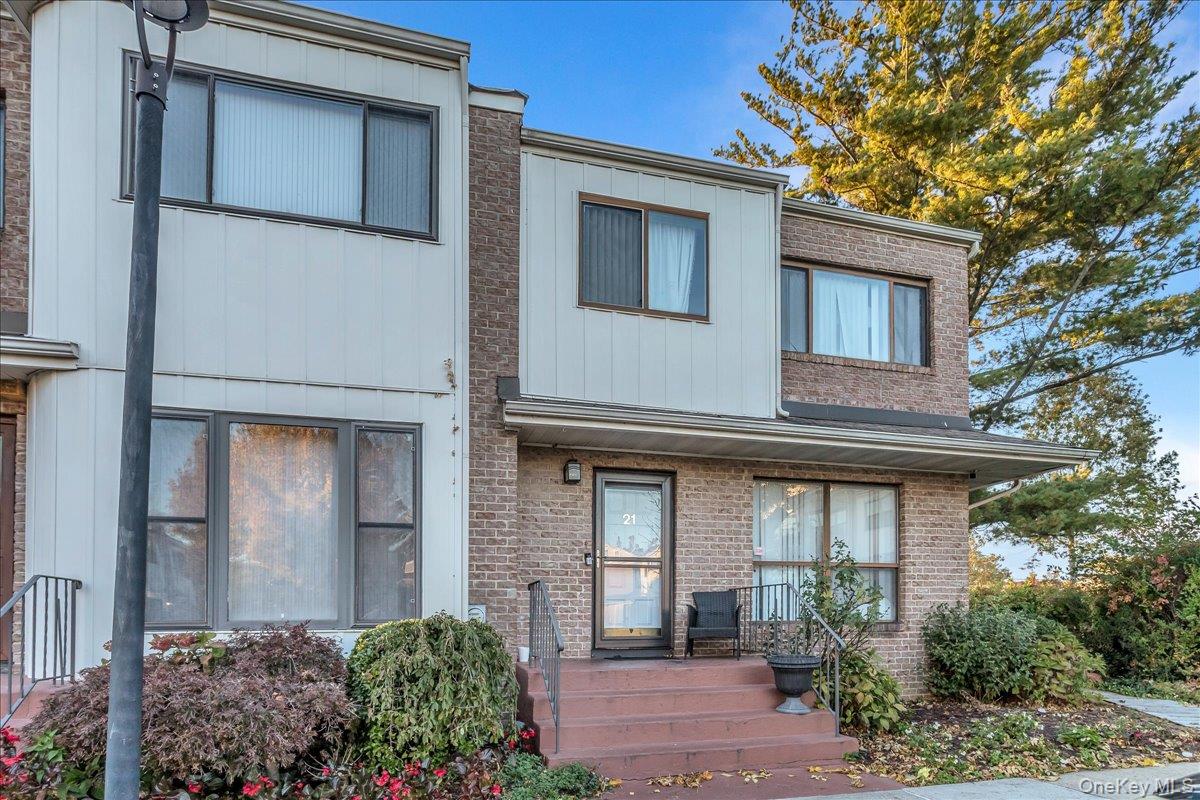 21 Vanderbilt Way # 21, Valley Stream, NY 11581