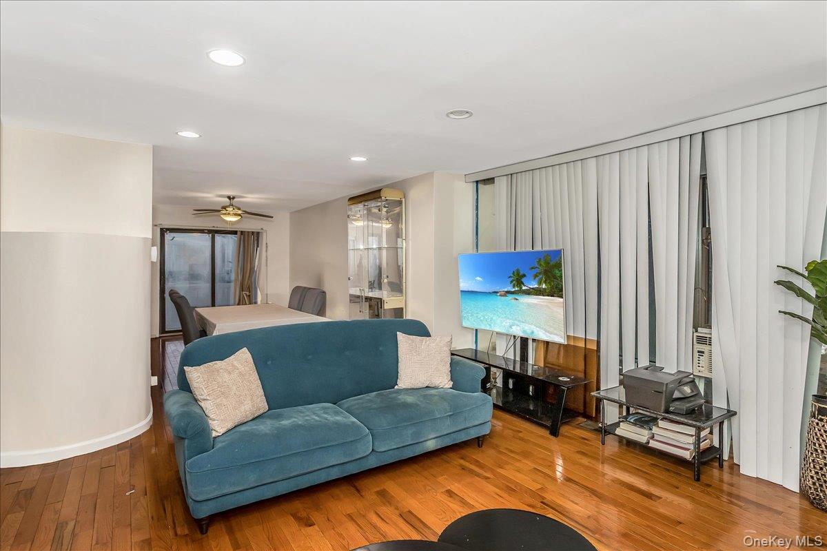 21 Vanderbilt Way # 21, Valley Stream, NY 11581