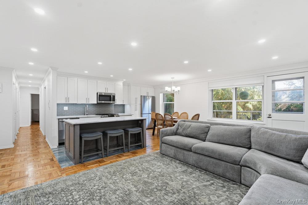 125 Main Street # 1T, Port Washington, NY 11050