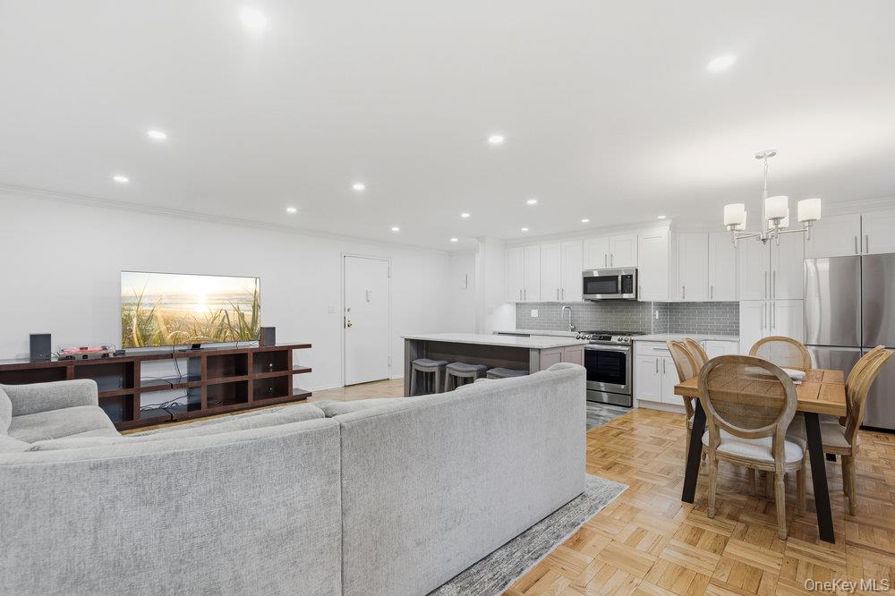 125 Main Street # 1T, Port Washington, NY 11050