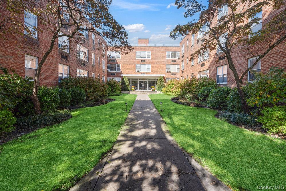 125 Main Street # 1T, Port Washington, NY 11050