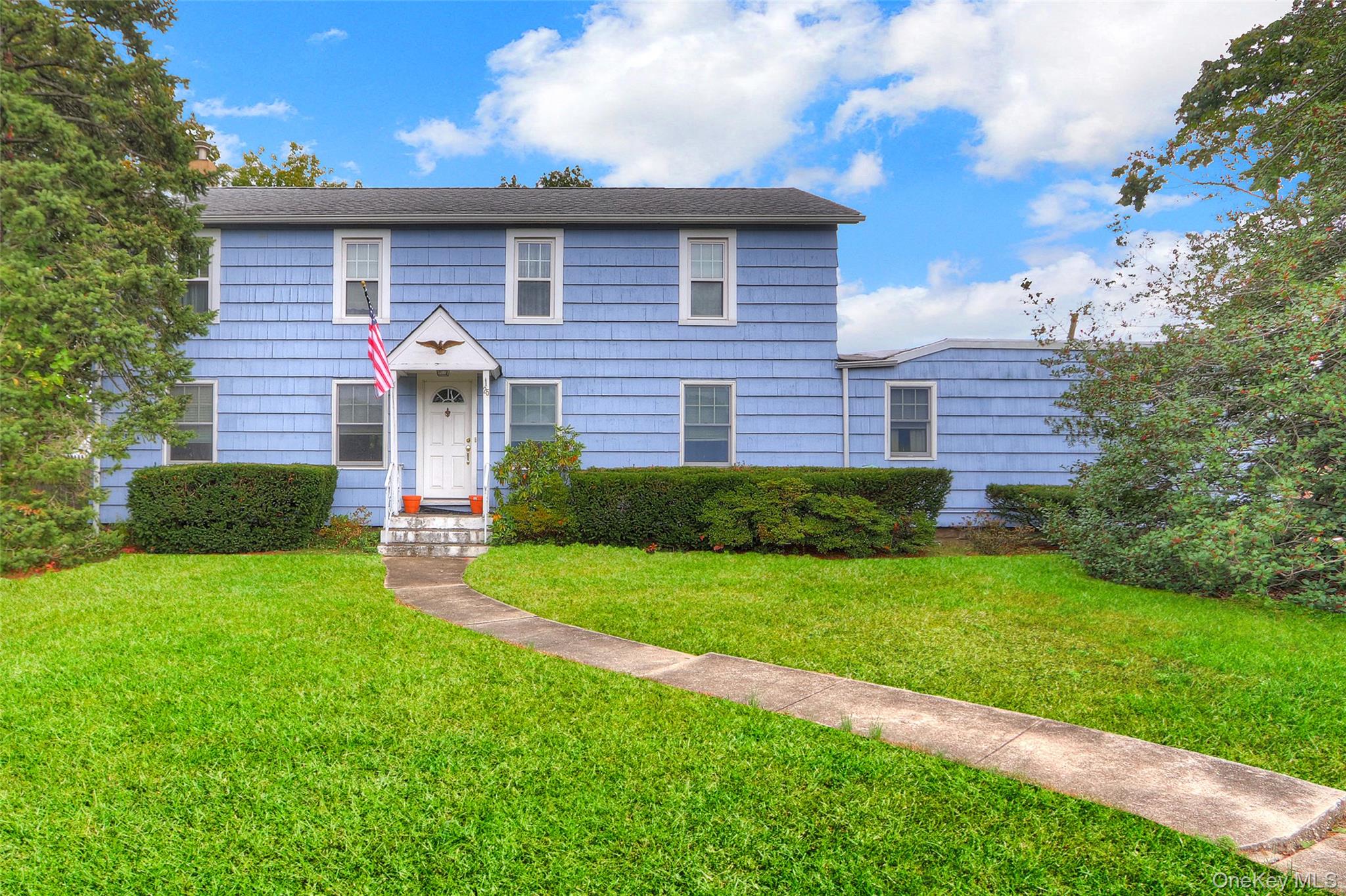 25 Sunnybrook Drive E, Oceanside, NY 11572