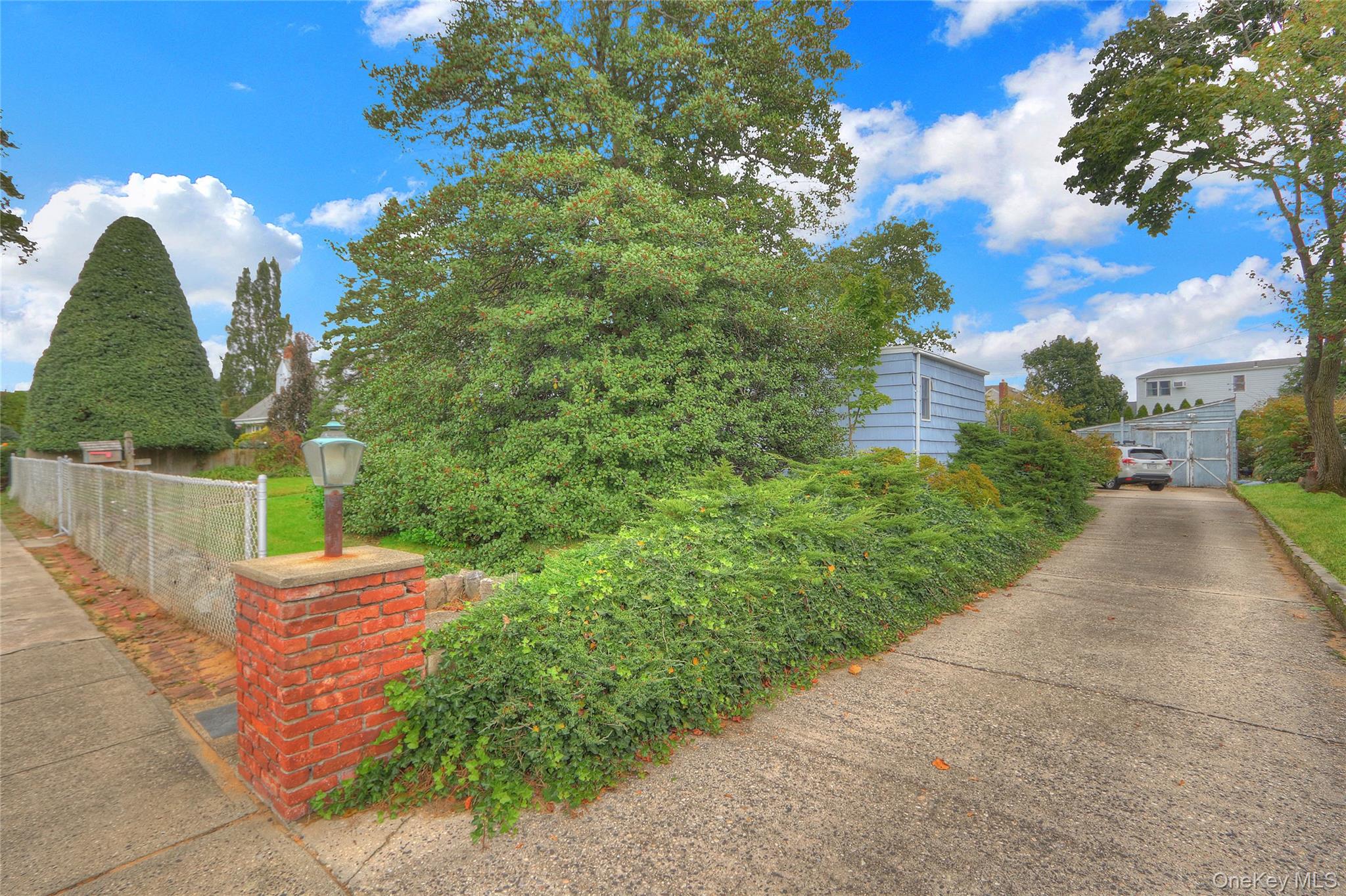 25 Sunnybrook Drive E, Oceanside, NY 11572