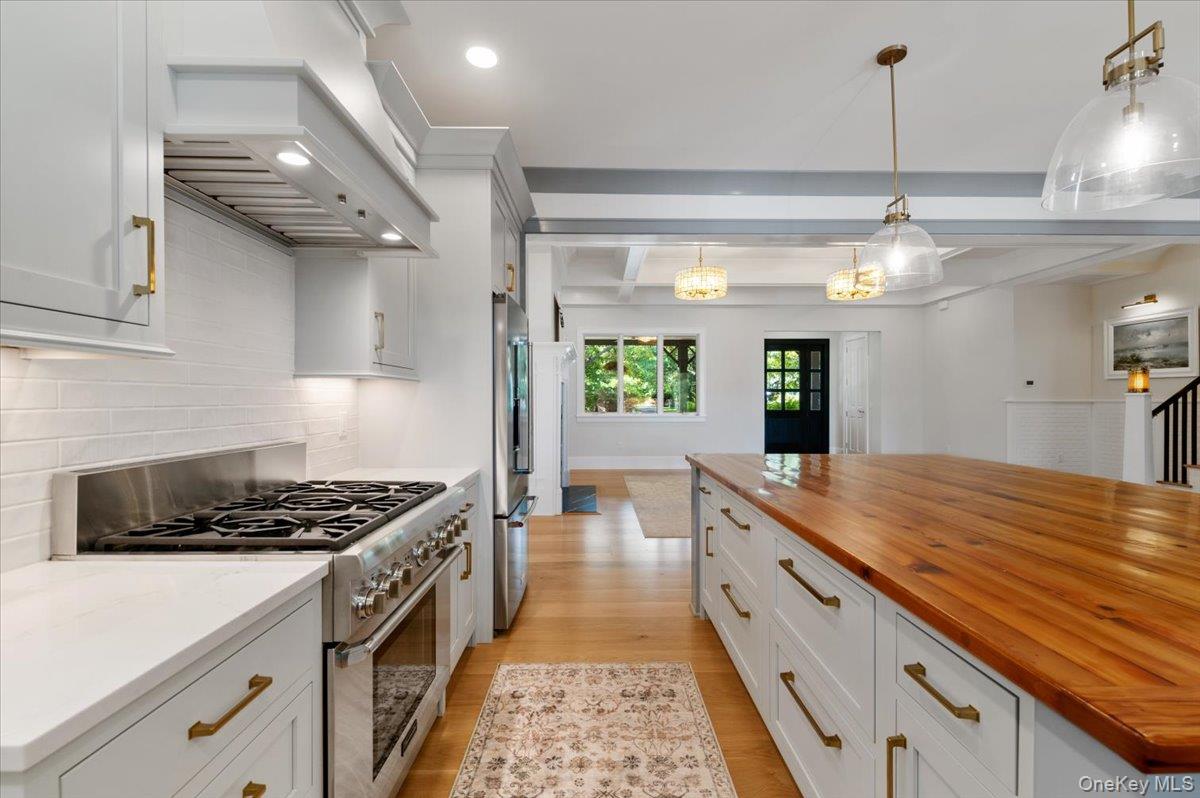 17 Moriches Avenue, East Moriches, NY 11940