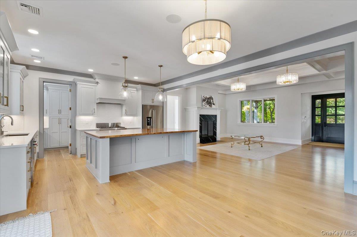 17 Moriches Avenue, East Moriches, NY 11940