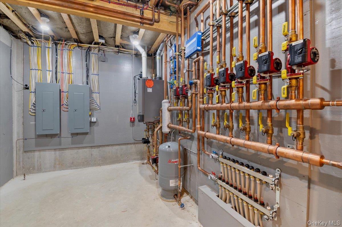 17 Moriches Avenue, East Moriches, NY 11940