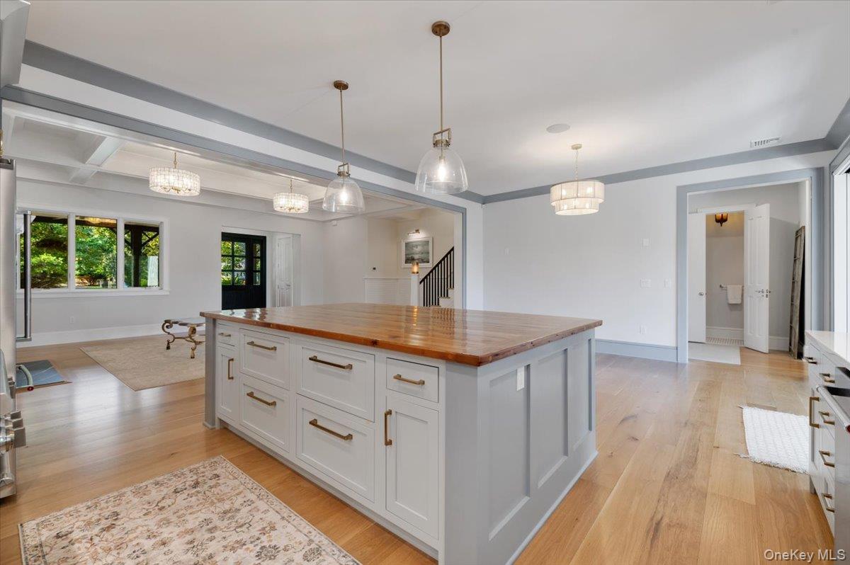 17 Moriches Avenue, East Moriches, NY 11940