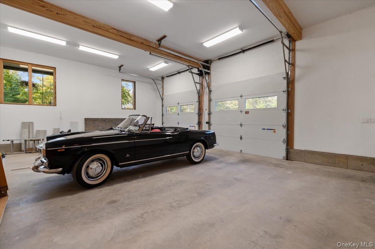 17 Moriches Avenue, East Moriches, NY 11940