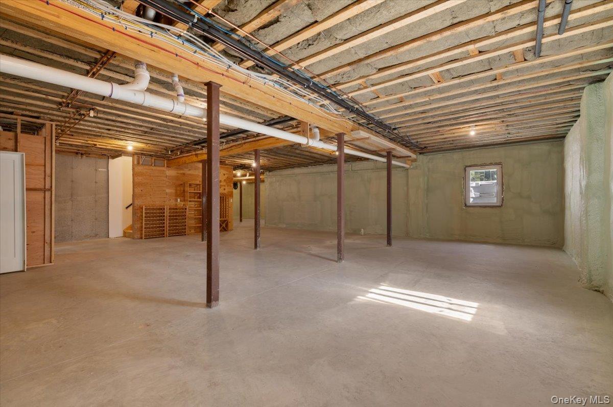 17 Moriches Avenue, East Moriches, NY 11940