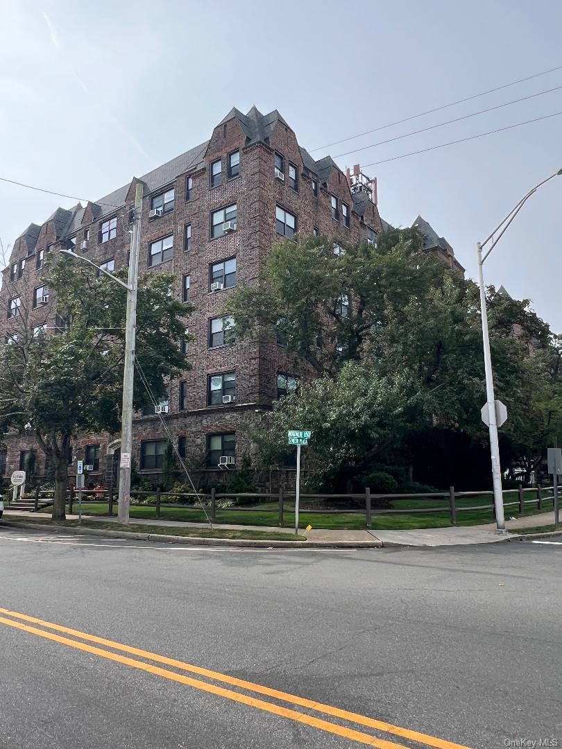 141 Woodmere Blvd # 3H, Woodmere, NY 11598