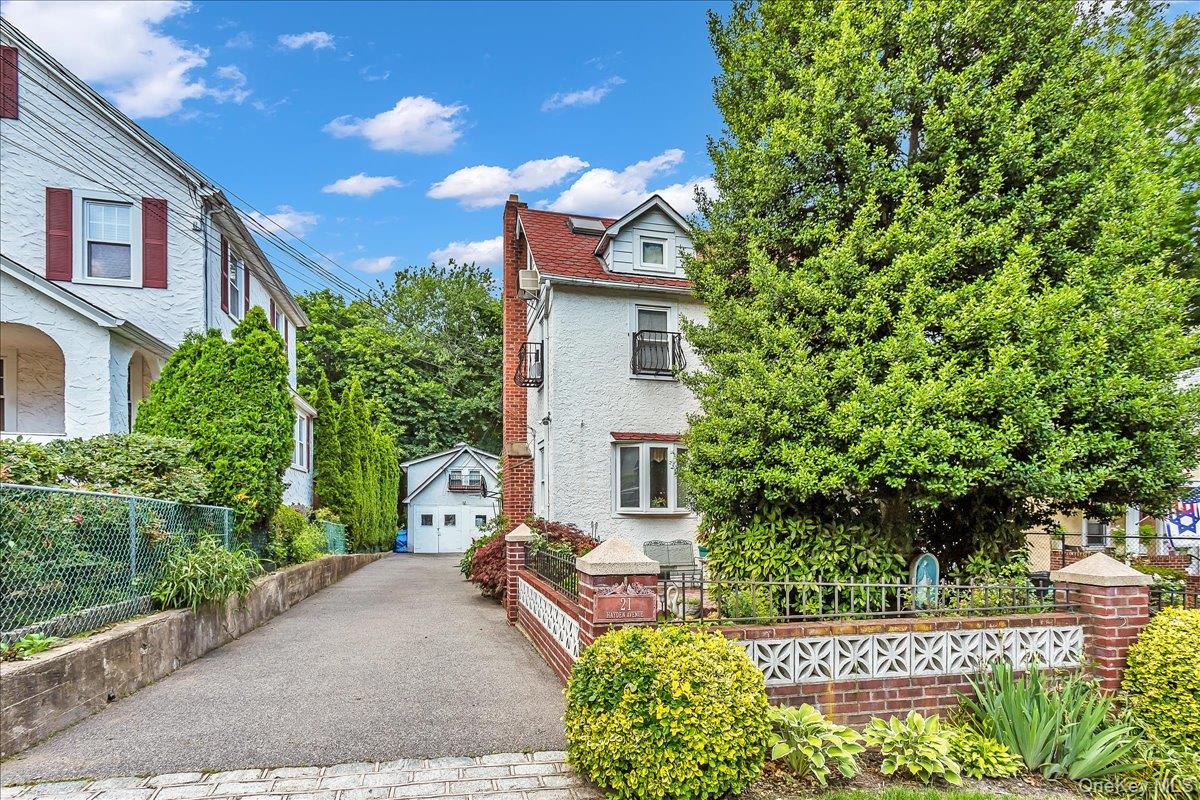 21 Hayden Avenue, Great Neck, NY 11024