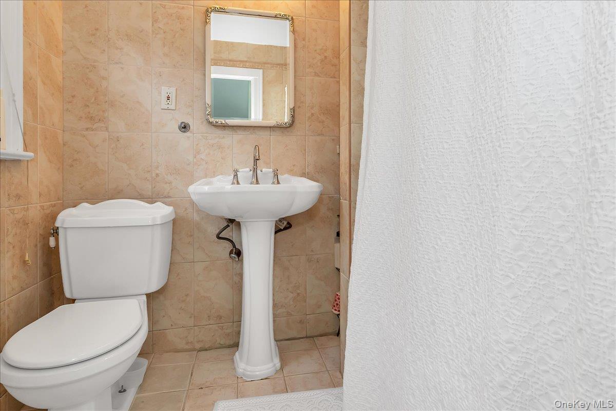 21 Hayden Avenue, Great Neck, NY 11024