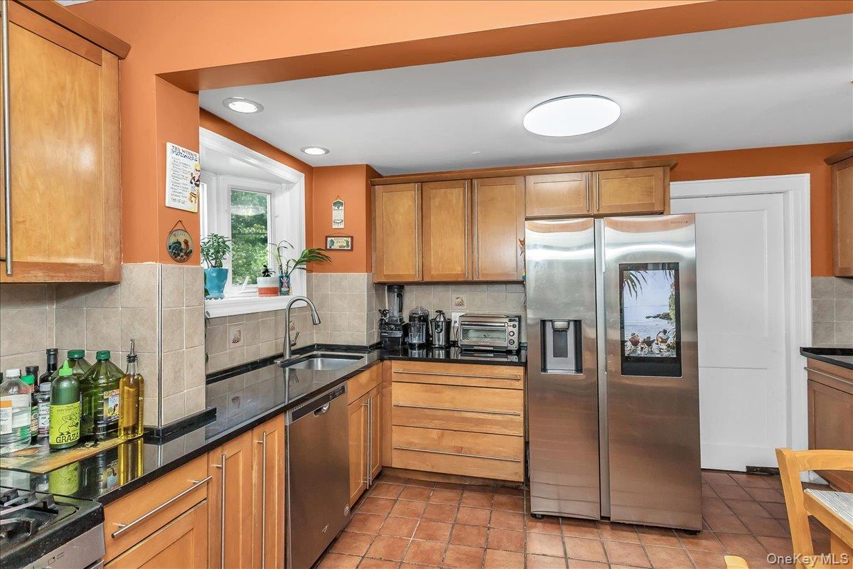 21 Hayden Avenue, Great Neck, NY 11024