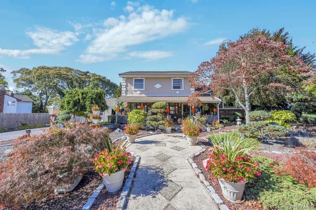 23 Longstreet Drive, Lake Grove, NY 11755