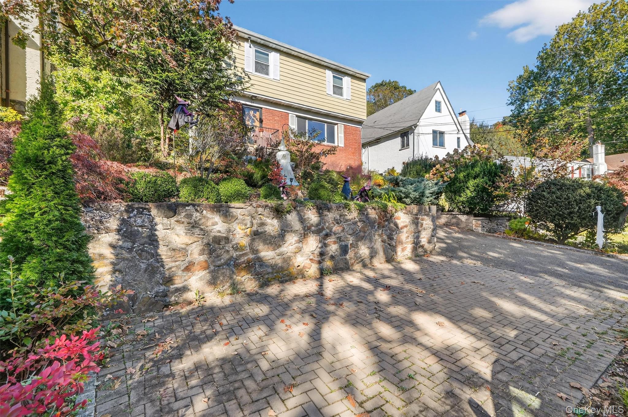 25 Avondale Road, Yonkers, NY 10710