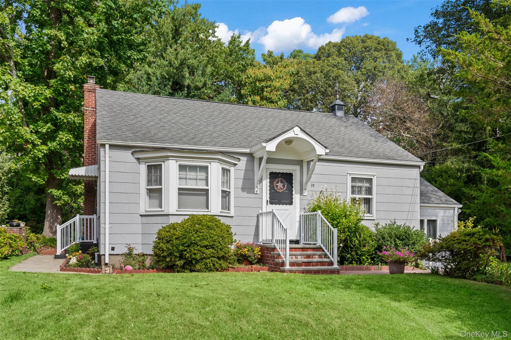 39 Lewis Court, Huntington Station, NY 11746