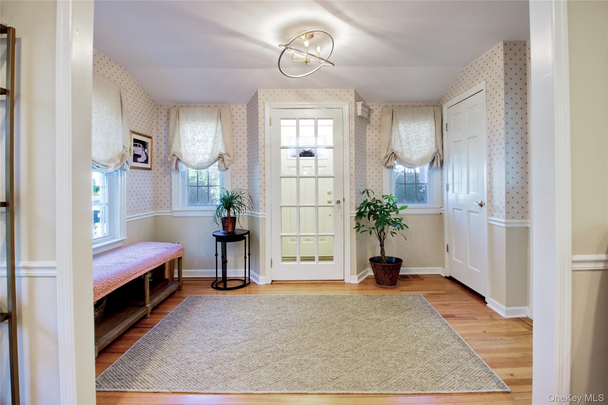 112 Bromleigh Road, Stewart Manor, NY 11530