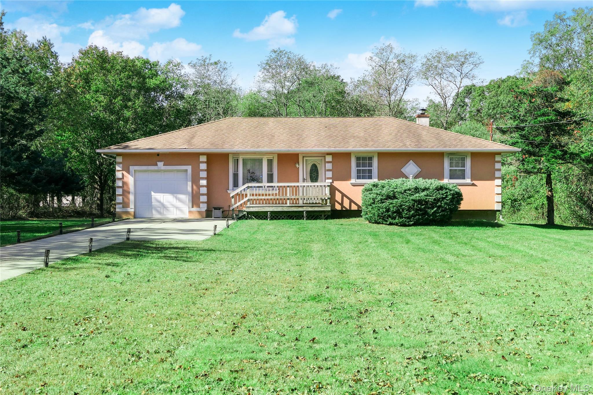 34 Wards Lane, Bellport, NY 11713