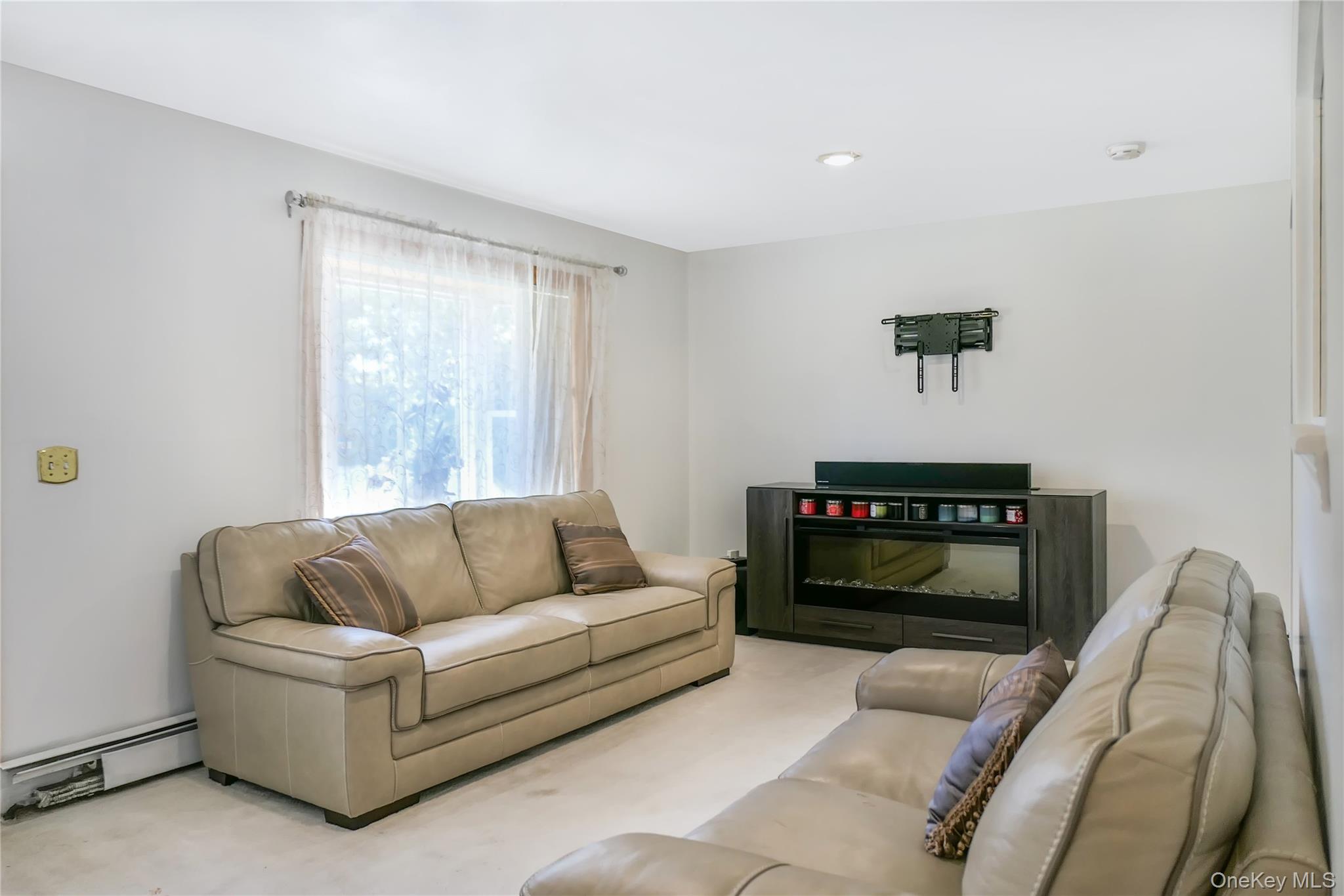 34 Wards Lane, Bellport, NY 11713