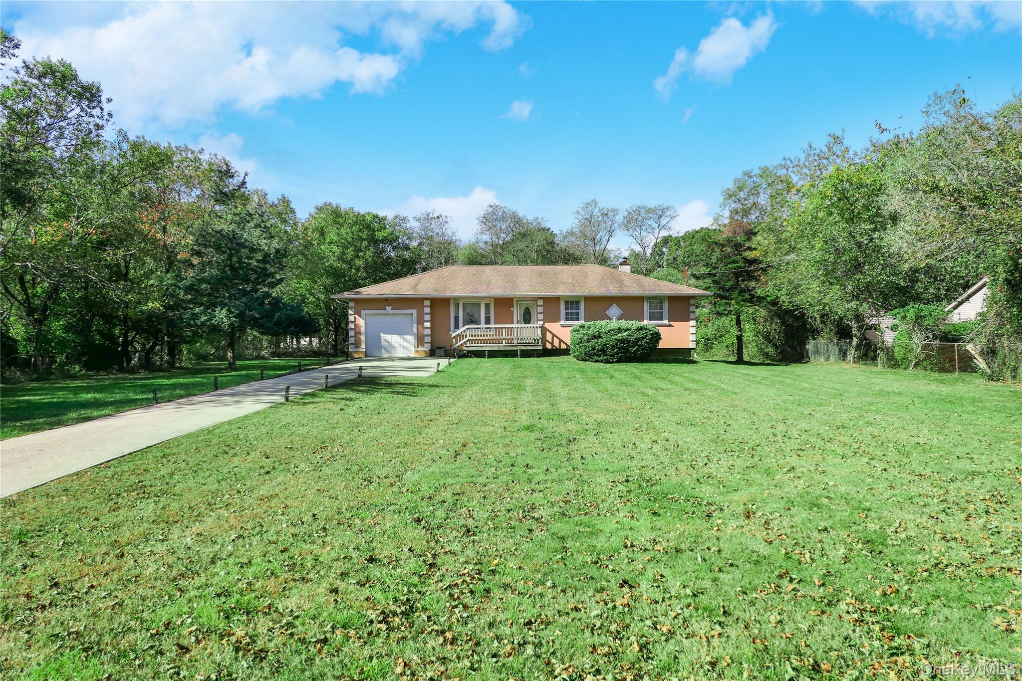 34 Wards Lane, Bellport, NY 11713