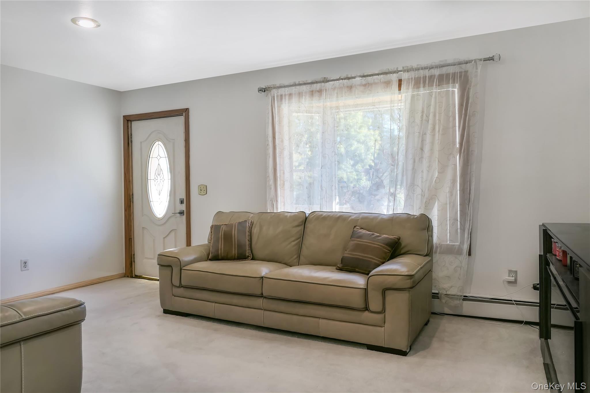 34 Wards Lane, Bellport, NY 11713