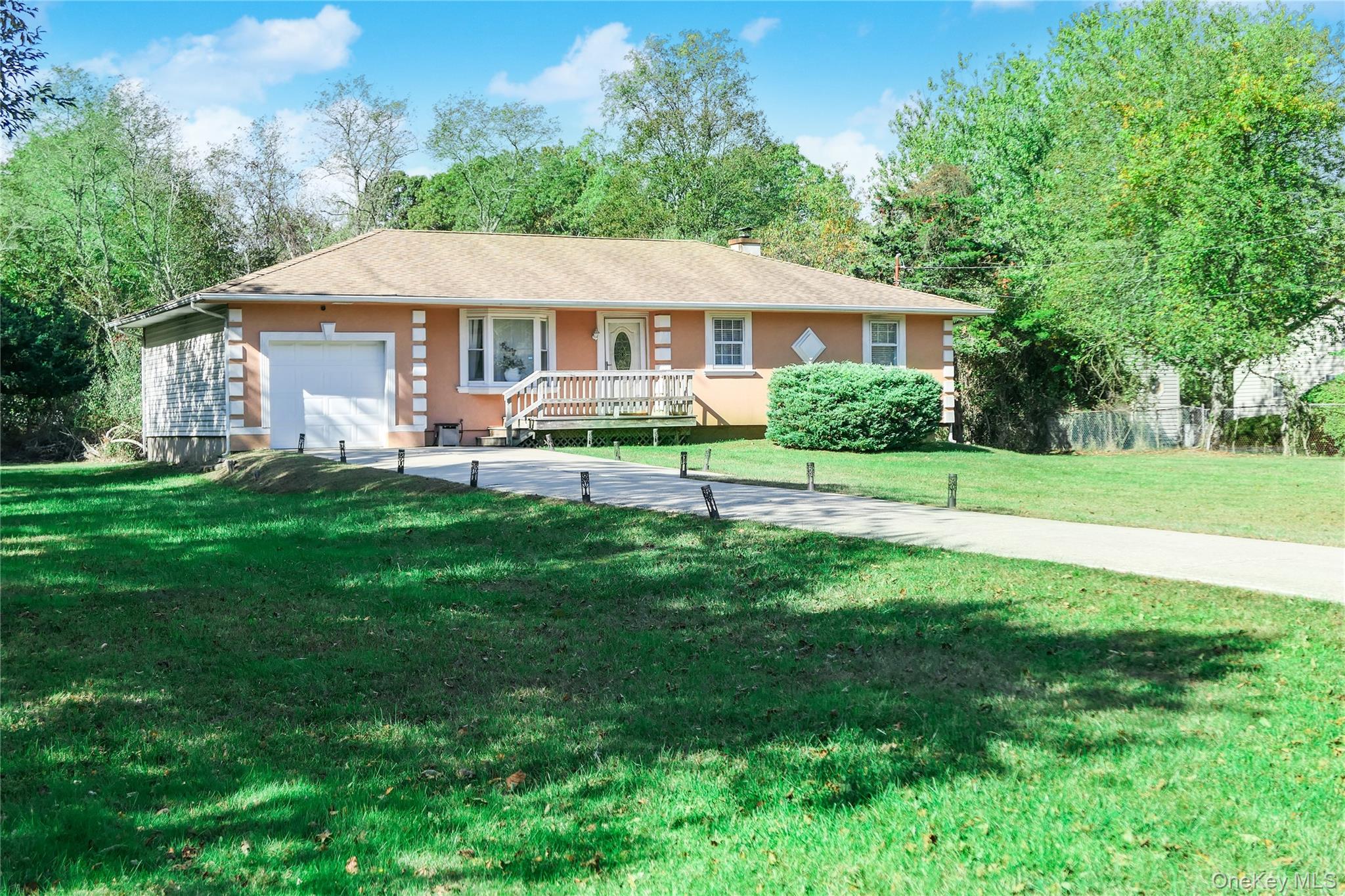 34 Wards Lane, Bellport, NY 11713