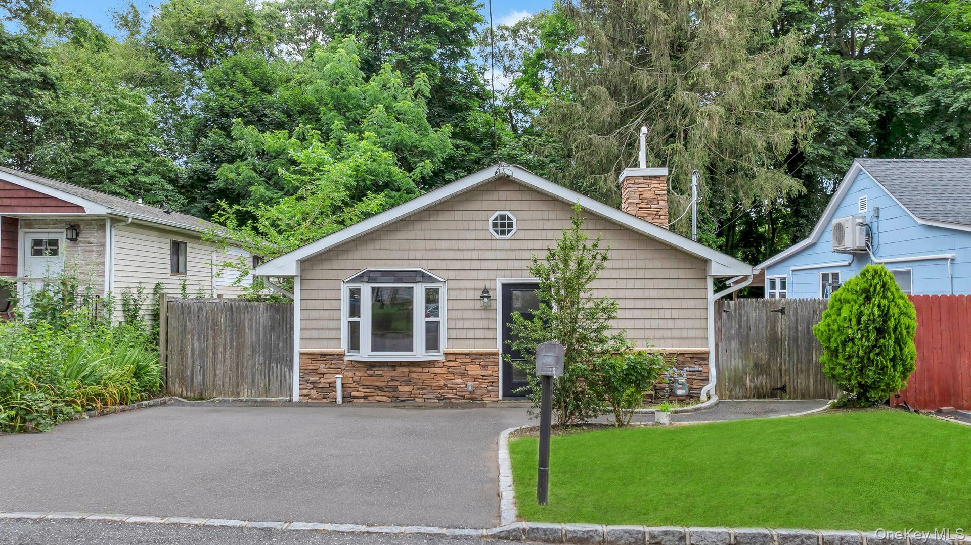 30 Harding Road, Ronkonkoma, NY 11779