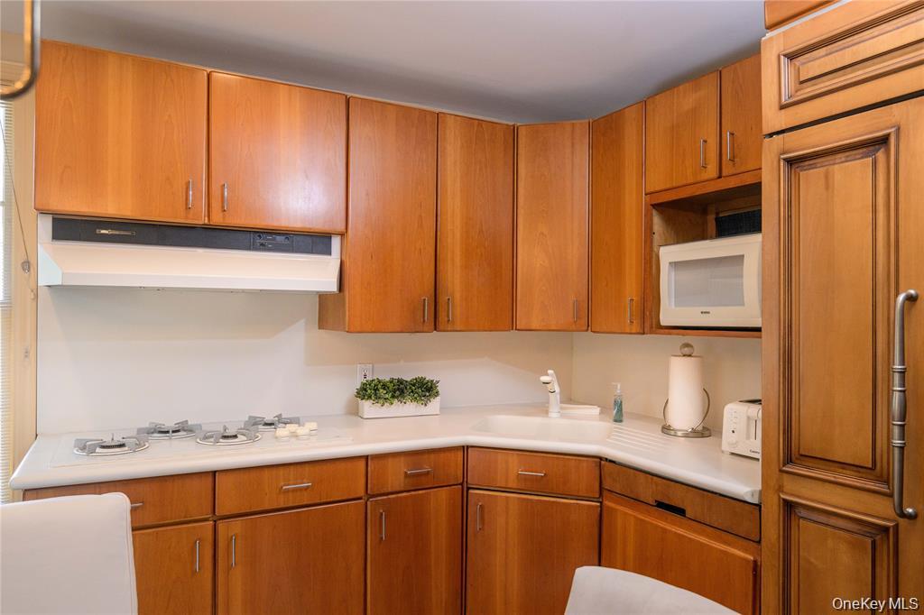 915 Palmer Road, Bronxville, NY 10708