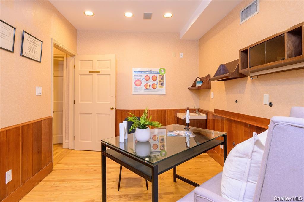 915 Palmer Road, Bronxville, NY 10708