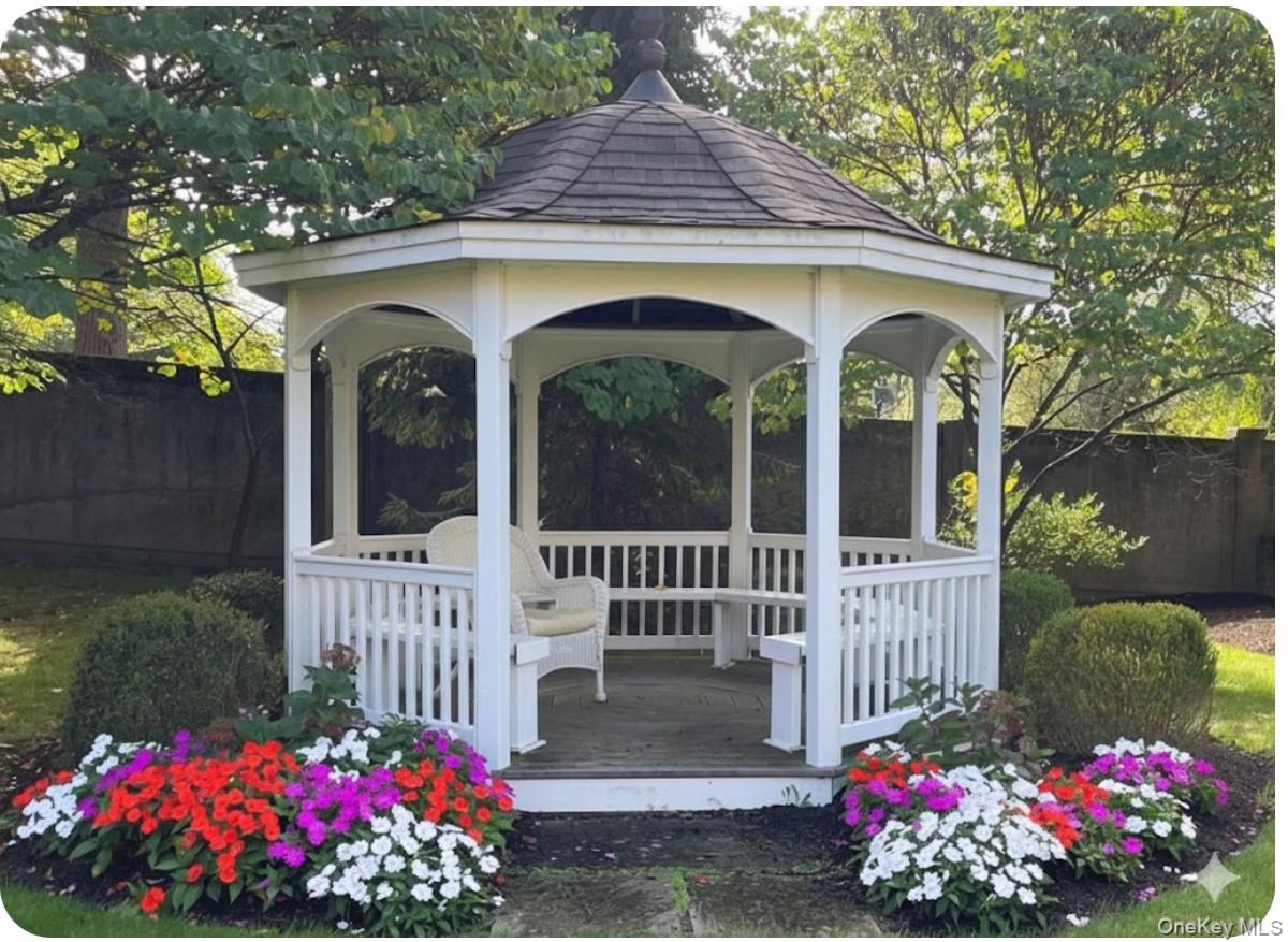 1 BRYANT CRESCENT # 2 L, White Plains, NY 10605